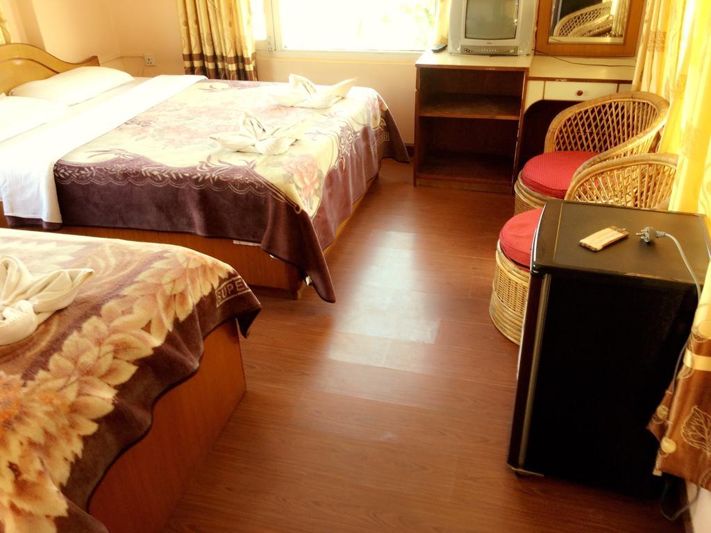 Hotel Himalayan Inn Похара Екстериор снимка